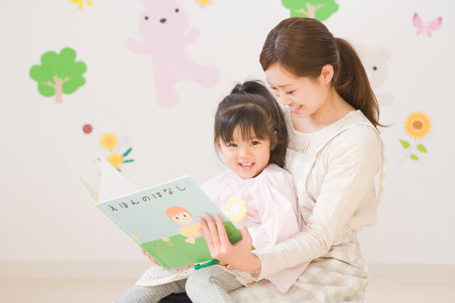 膝の上で読み聞かせ,絵本,選び方,読み方