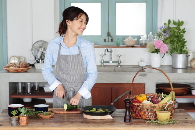 料理中のママ,
