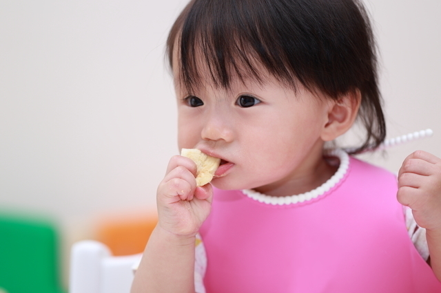 手づかみ食べの子ども,フォローアップミルク,栄養,