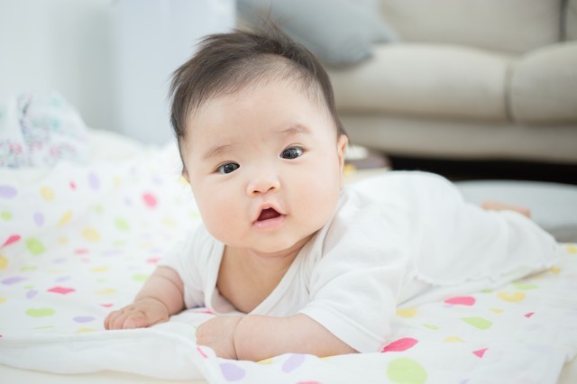 寝返りする赤ちゃん,ベビーゲート,ベビーサークル,