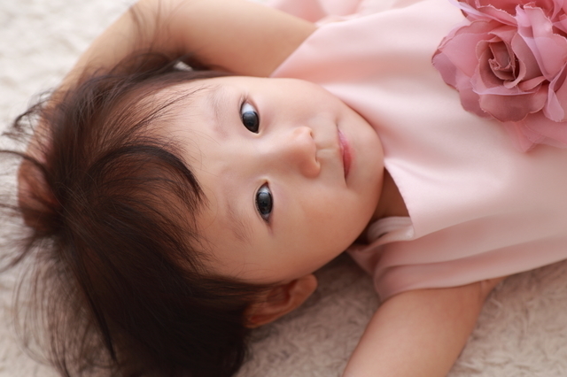 ドレスを着た女の子,ベビー,エプロン,