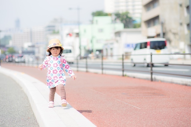 レギンスを履いてお散歩する女の子,レギンス,ベビー,