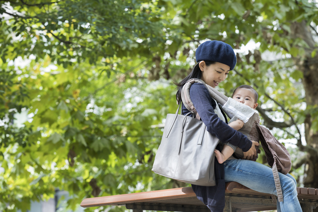 トートバッグを持つママ,マザーズバッグ,ブランド,