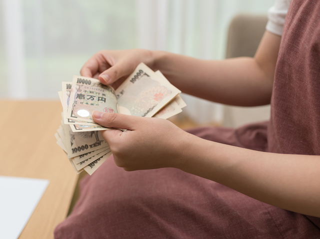 お金を数える,出産祝い,双子,