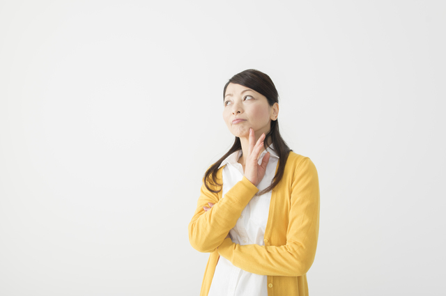 胎内記憶について妄想を膨らませる女性,胎内記憶,