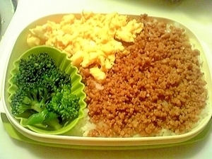 楽にお弁当作り！レンジで簡単そぼろの３色丼♪,お弁当,丼,