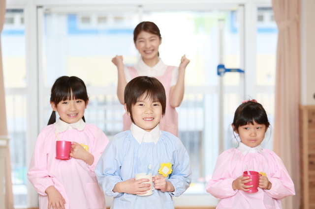 幼稚園 コップ 園児,幼稚園,コップ,