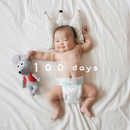 おむつ姿の赤ちゃん,子ども,記念撮影,