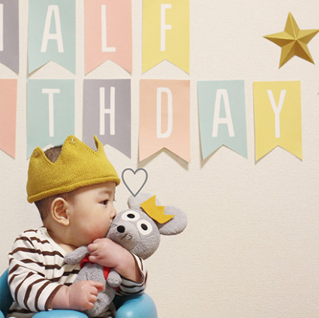 ぬいぐるみを抱っこする赤ちゃん,子ども,記念撮影,