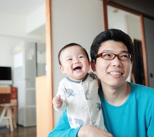 パパと笑顔の赤ちゃん,子ども,記念撮影,