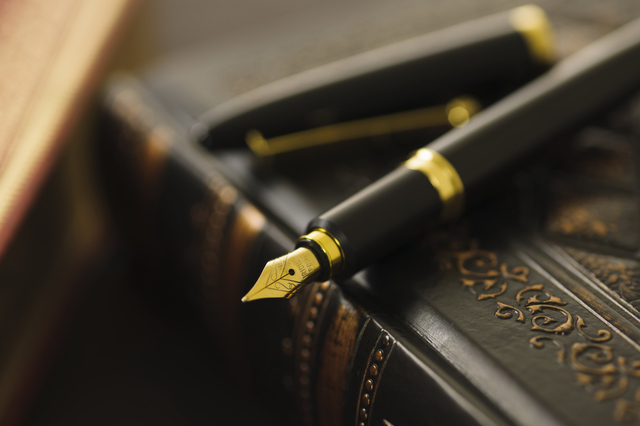 本と万年筆,エドワードゴーリー,絵本,