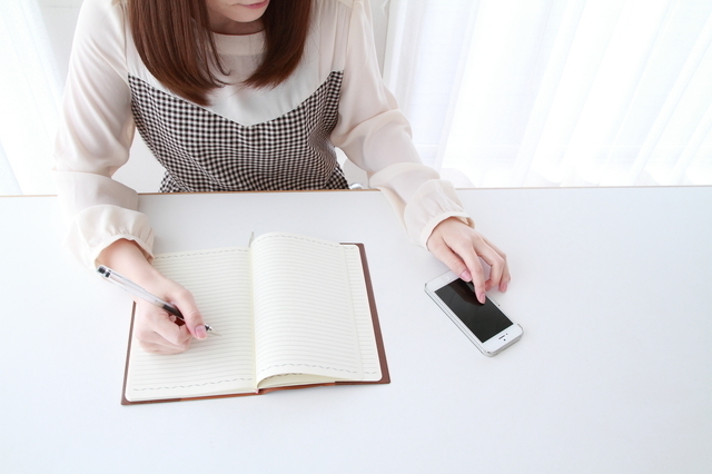 手帳とスマホ,スケジュール管理,ダブルブッキング,アプリ