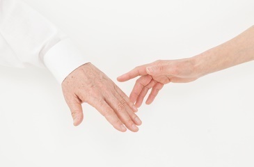 親子の手,お盆,帰省,子ども