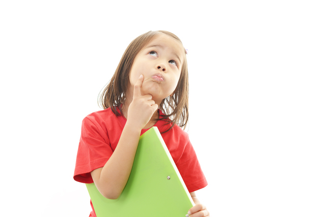考える子ども,お盆,帰省,子ども