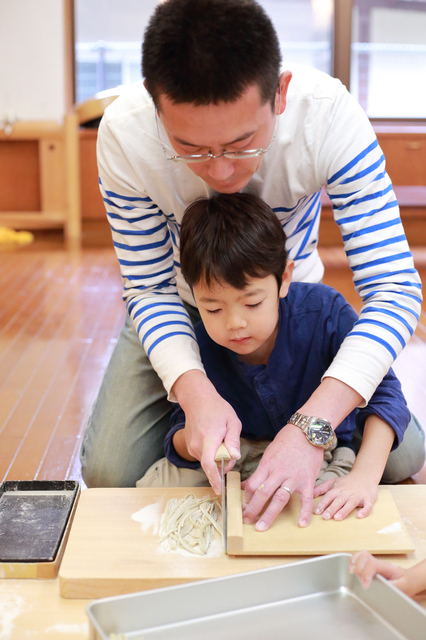 そば打ち体験をする父子,秋,果物狩り,関東