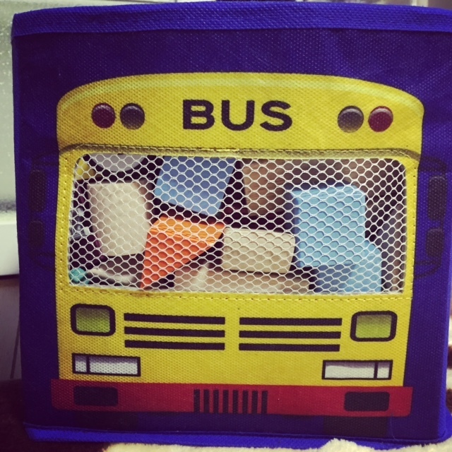 BUSのイラストがかわいいお片付けBOX,ダイソー,育児,便利