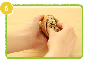 いなりずしの皮に酢めしをつめる,レシピ,いなり,弁当