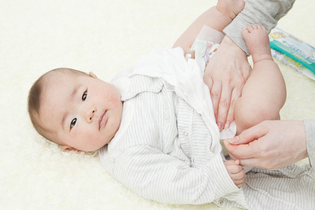 おむつ交換の赤ちゃん,ペットシーツ,活用法,おむつ