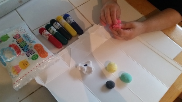 粘土への色づけの方法(オリジナル),粘土,工作,鯉のぼり