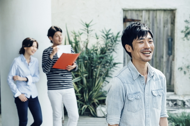 笑顔の男性,イクメン,パパ,子育て