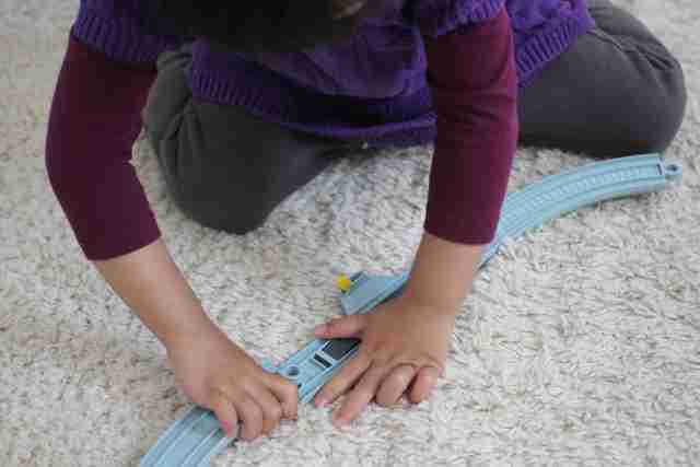 ダイソー電車の線路を組み立てる,ダイソー,プチ,電車