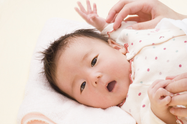 新生児お着替え,新生児,着替え,コツ