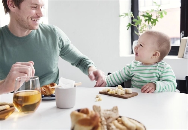 トリップトラップに座る男の子とパパ,情緒,思い出,椅子