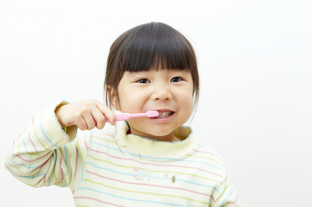 歯磨きをする女の子,幼稚園,入園前,生活習慣