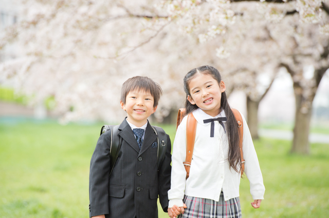 小学生男女ランドセル桜,ママ,入学式,服装