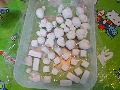 細かく丸めた紙粘土,知育,玩具,手作り