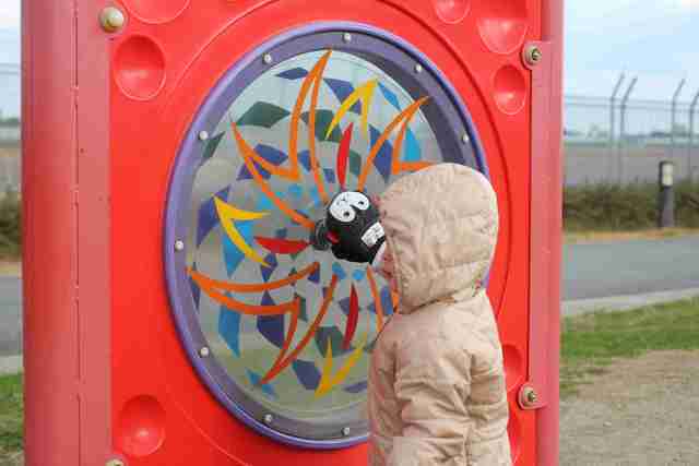 遊具で遊ぶ子ども,伊丹スカイパーク,飛行機,子連れ