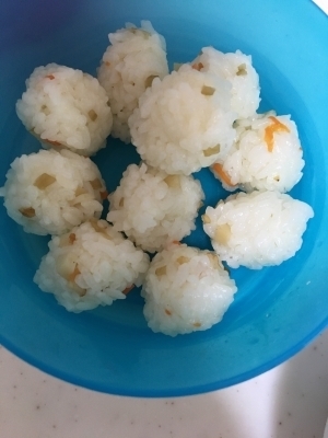離乳食完了期☆細ごぼうと蓮根の炒め混ぜ☆おにぎり☆,離乳食,ごぼう,