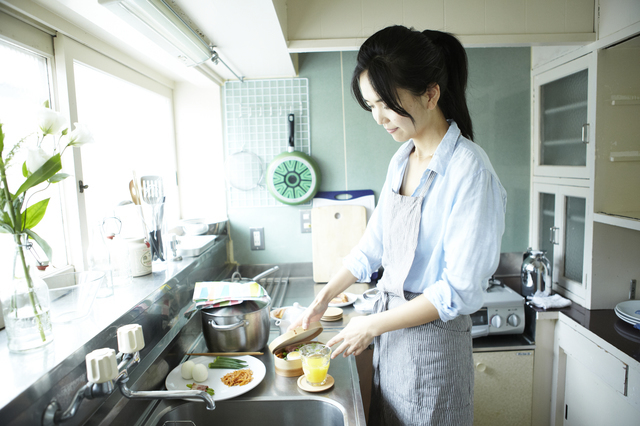 料理をするママ,ベビーモニター,