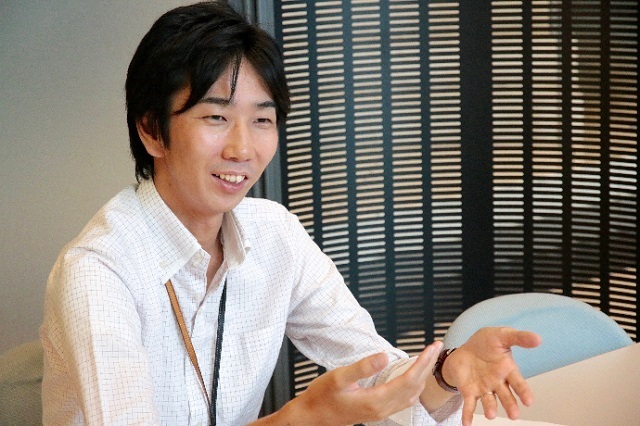 コンビのマーケティング担当者,