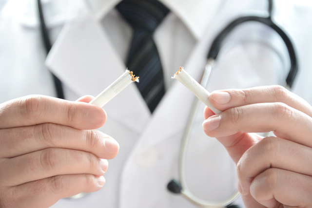 禁煙をすすめる医師,妊娠中,タバコ,影響