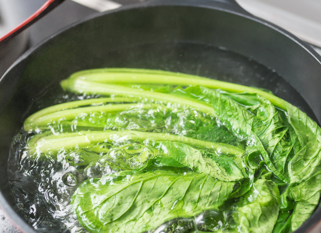 茹でた小松菜,小松菜,離乳食,