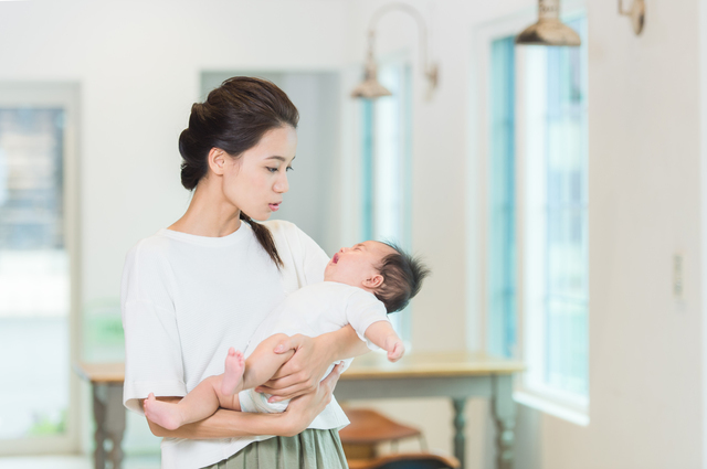 泣く3ヶ月の赤ちゃん,人見知り,いつから,