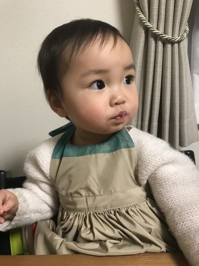 マールマールのエプロンをつけた子ども,マールマール,