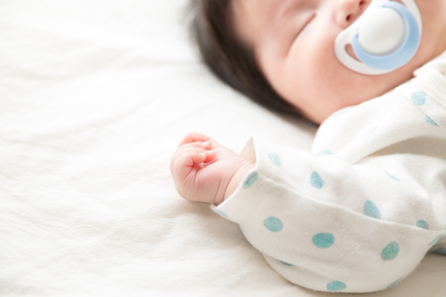 おしゃぶり乳児,おしゃぶり,寝かしつけ,