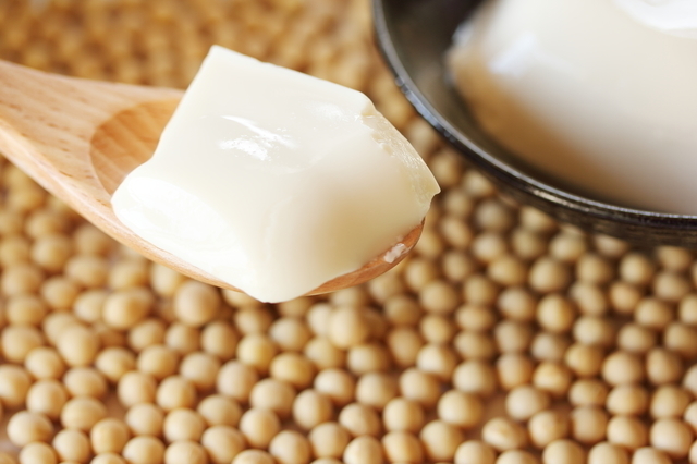 スプーンですくった豆腐,離乳食,豆腐ハンバーグ,