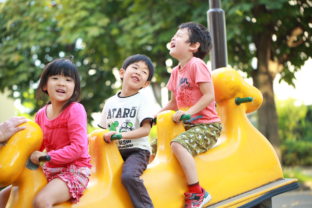 お友達と遊ぶ子供,絵本,おすすめ,4歳