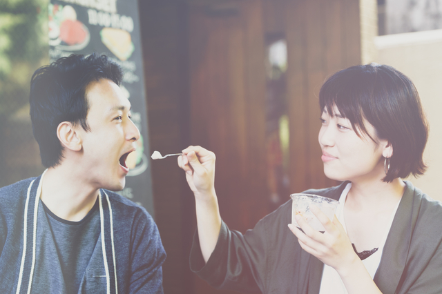 アイスクリームを食べるカップル,夫婦喧嘩,