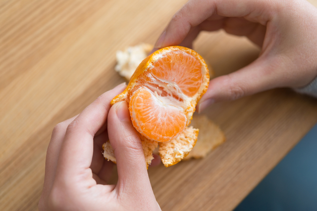 みかんの皮を剥く,離乳食,みかん,