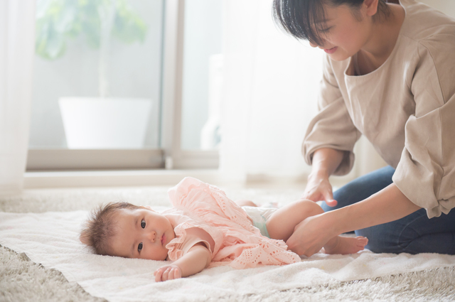 おむつ替えをする赤ちゃん,おしりふき,おすすめ,