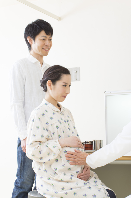 妊婦健診に付き添う男性,27週,胎児,