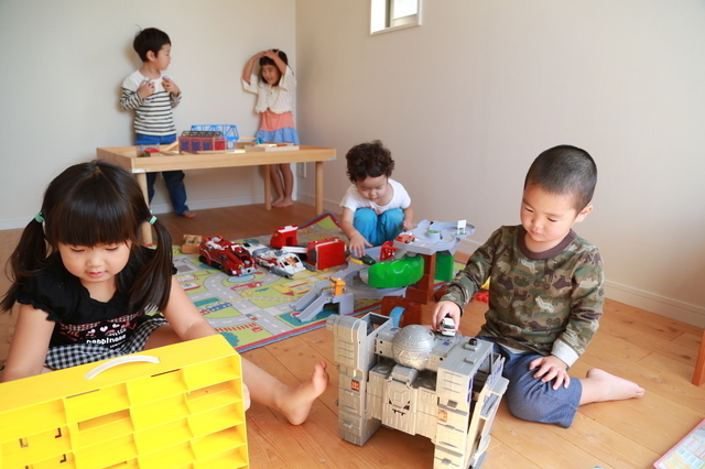 自由遊び,自由保育,一斉保育,メリット