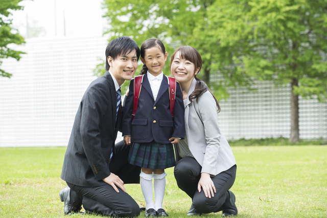 1年生の女の子,小学校,入学式,