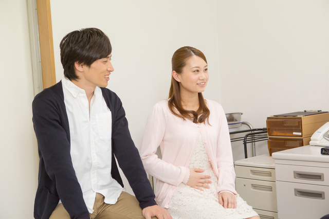 産婦人科を受診する夫婦,妊娠検査薬,フライング,いつから