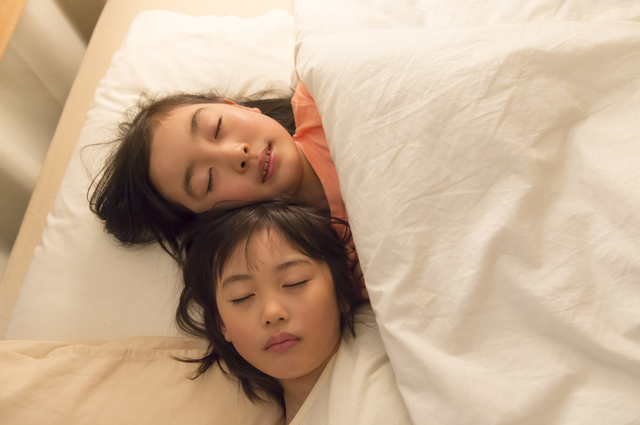 子ども寝る,頭,臭い,