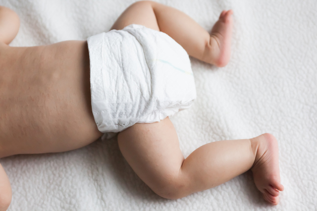 紙おむつをした赤ちゃん,おむつ,Sサイズ,